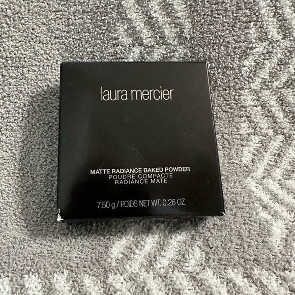 Laura Mercier Matte Radiance Baked Powder 01 - Picture 1 of 3
